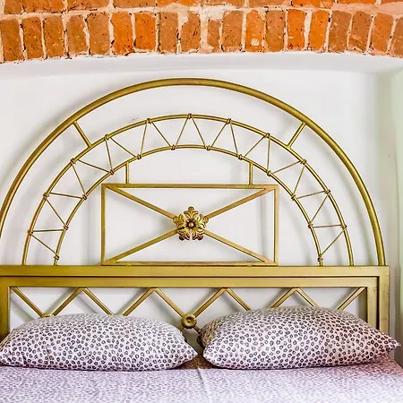 Near Rynok Square є кондиціонер Lviv