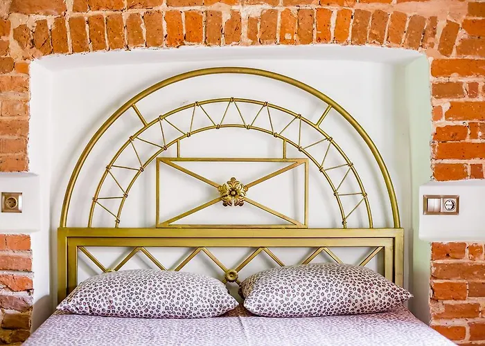 Near Rynok Square є кондиціонер Lviv